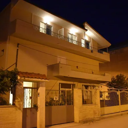 Nino فندق