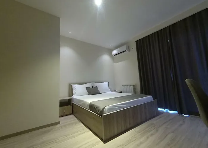 Отель Nino Берат