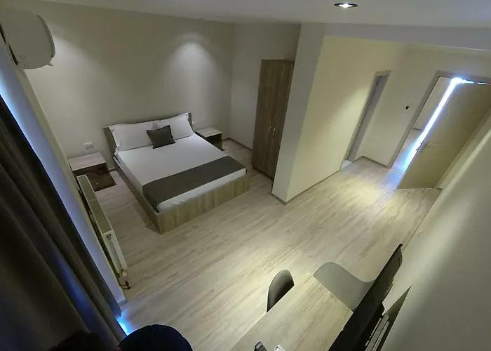 Отель Nino Берат